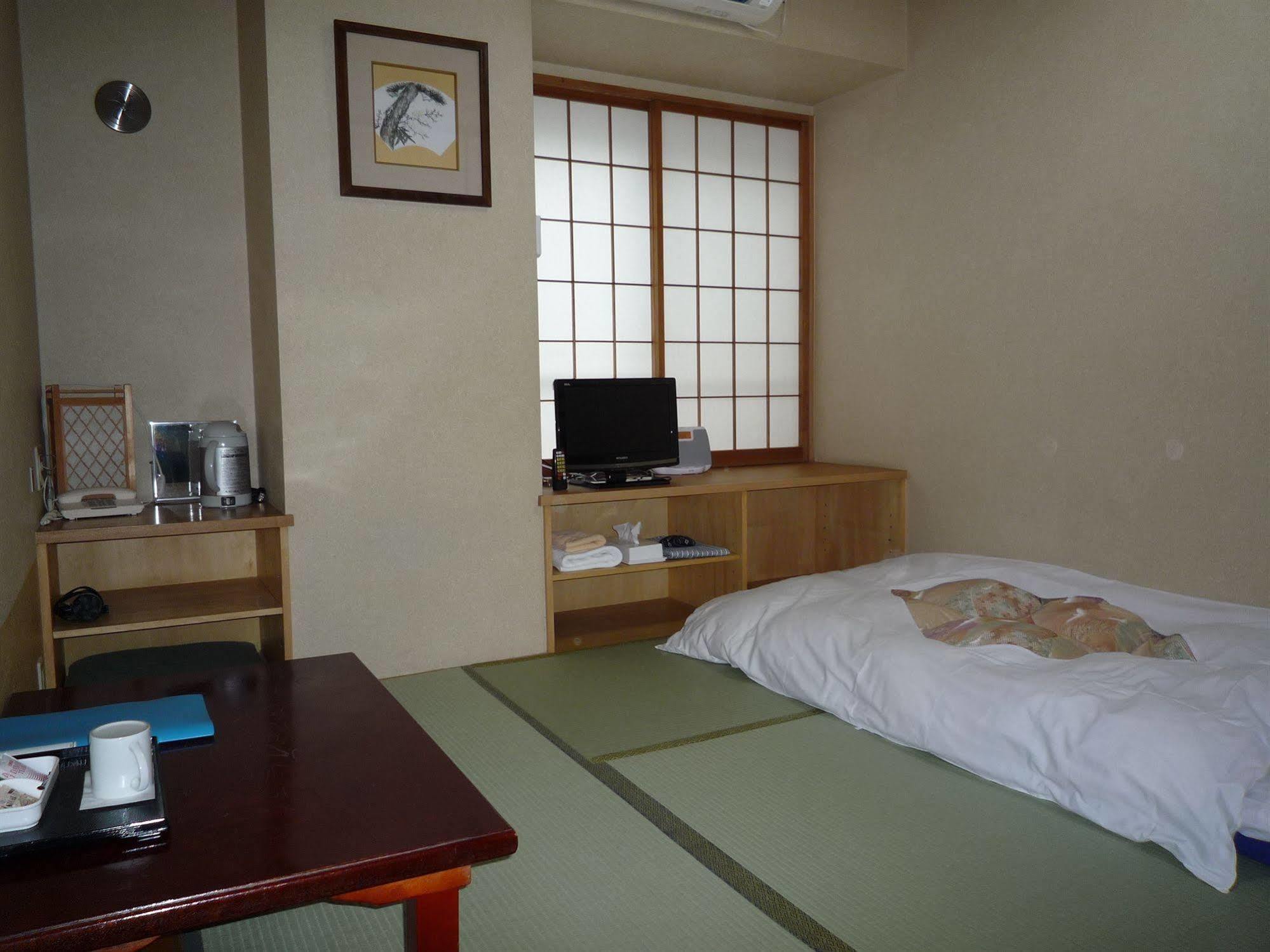 ANNEX KATSUTARO RYOKAN | ⋆⋆ | TOKYO, JAPAN | SEASON DEALS FROM $101